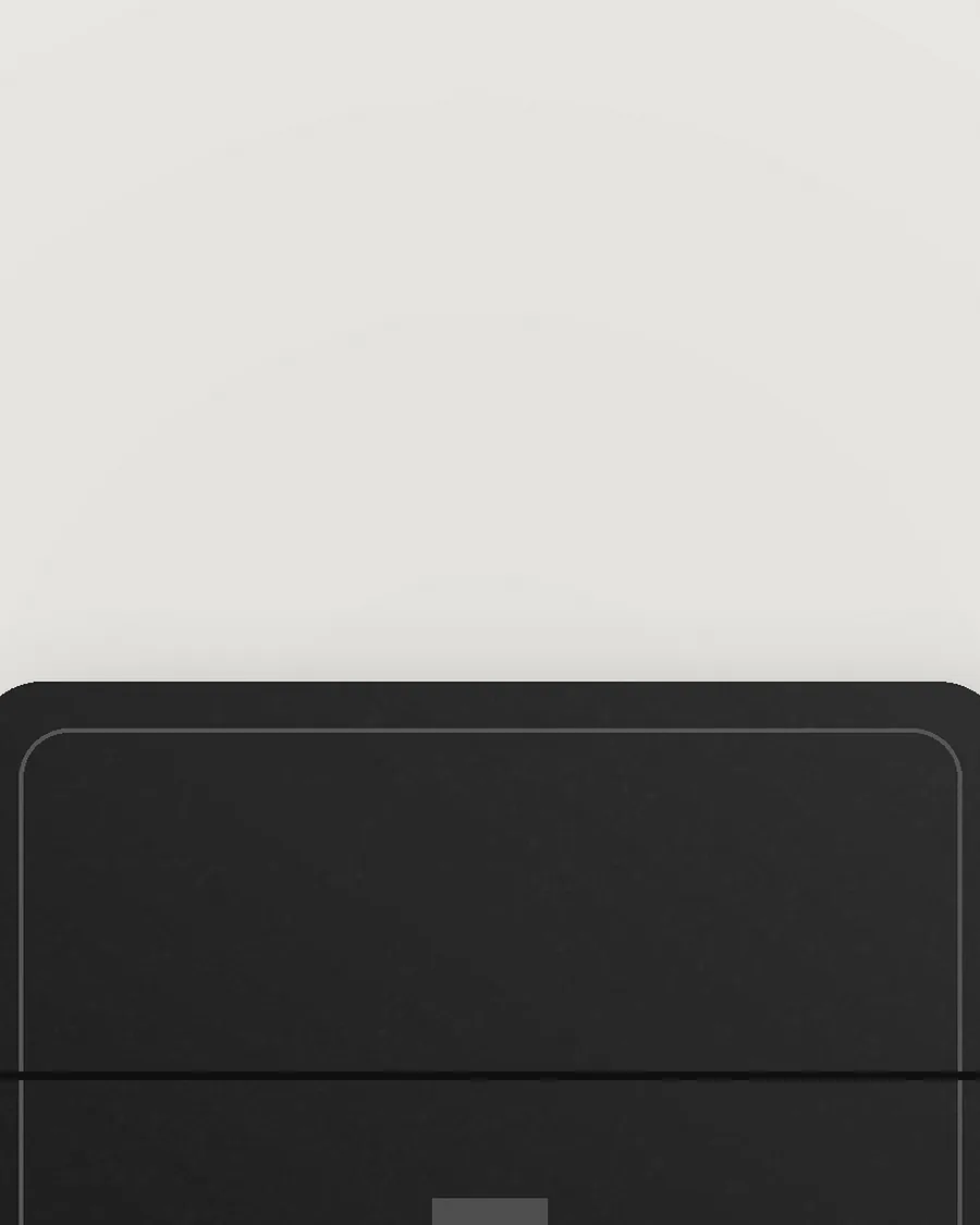 Minimal Black Wallet — detail